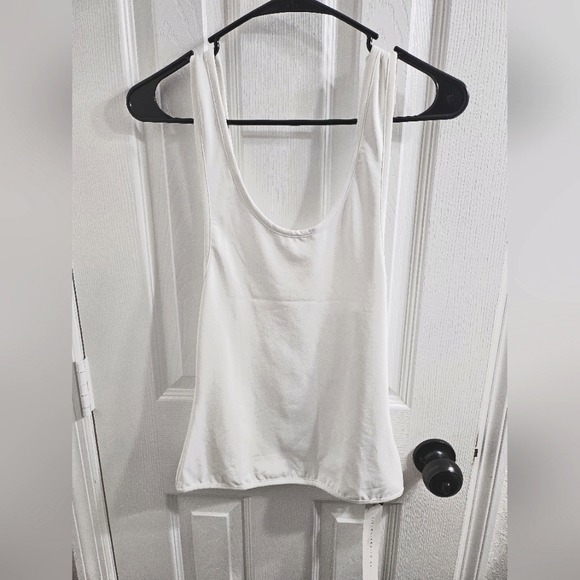 Tops - LONG AND LOW CUT ✂️ BRAND NEW WOMENS TANK TOP TAGS ATTACHED 👌 😎